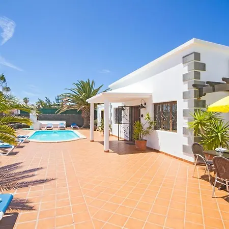 Villa Playa Blanca Sleeps 8 Pool Wifi