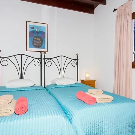 Playa Blanca Sleeps 8 Pool Wifi *
