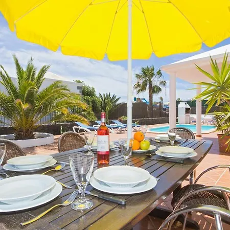 Villa Playa Blanca Sleeps 8 Pool Wifi